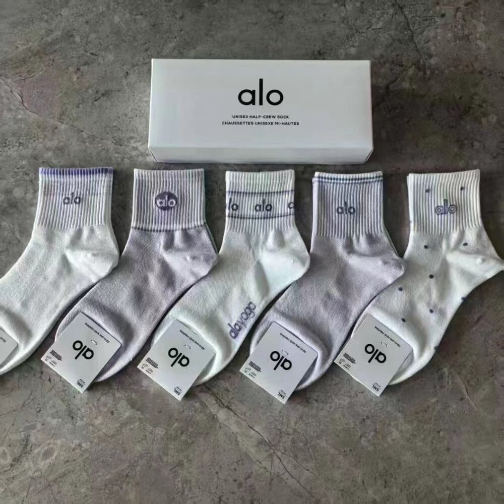 A49- ALO Yoga Women's Lavender & White Half-Crew Socks 5-Pair Box Set - NWT
